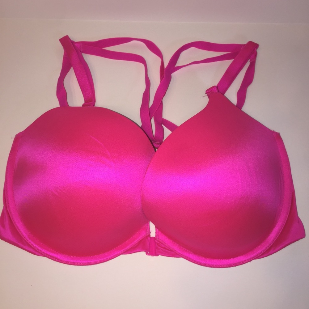 NWOT VS 34DD very sexy push-up.  Amazing cleavage